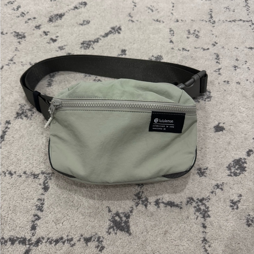 Lululemon Clean Lines Belt Bag 2L